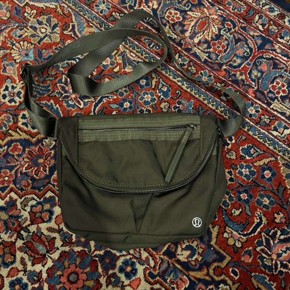 🚨 LULU CLEANOUT! Festival bag! 🚨